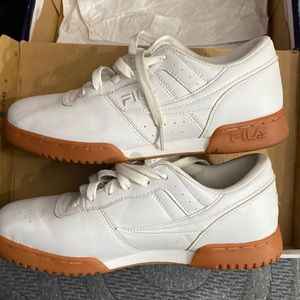 Men white Fila sneakers, size 10